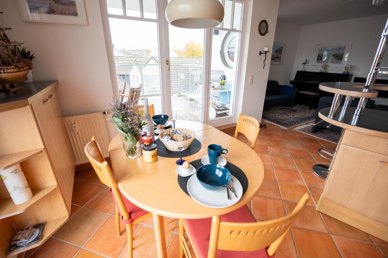 Villa Duene Mit Grosser Sonnenterrasse, Kamin, Wlan Und Tiefgarage Fuer 2-4 Personen Ostseebad Kühlungsborn Esterno foto